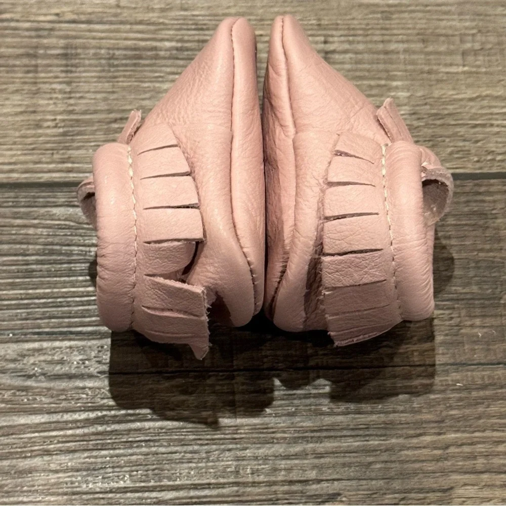 Freshly Picked Moccasin Blush Pink Leather Fringe Sz 1 Soft Sole Baby Shoes EUC